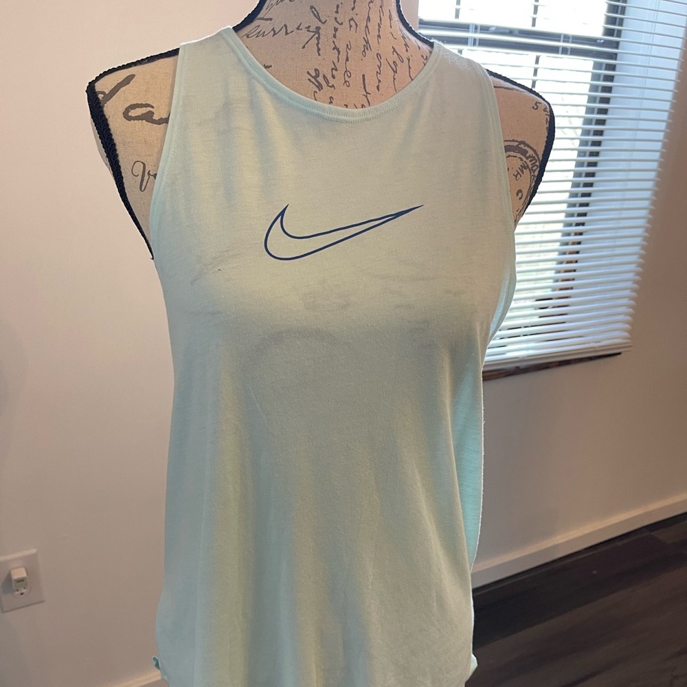 2 Nike t-shirts